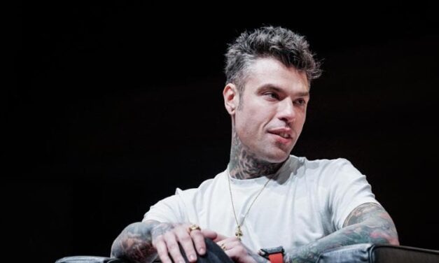 Fedez smentisce l’aggravarsi delle sue condizioni: “Non sono in fin di vita come dicono, ho avuto qualche problema”