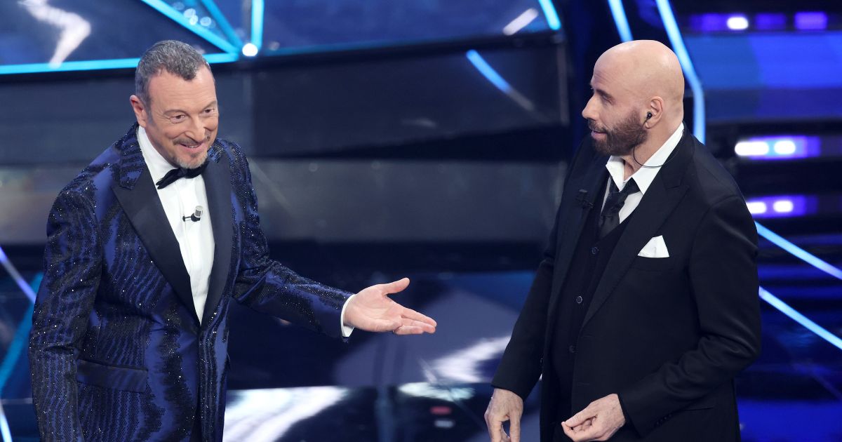John Travolta a Sanremo, la Rai ha chiesto il risarcimento danni e sospeso il pagamento dell’attore