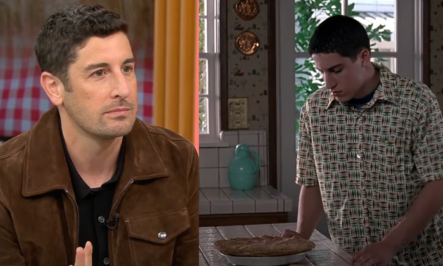 American Pie, Jason Biggs: “C’è un errore nella scena della torta che nessuno ha notato, non c’era ancora Twitter!”