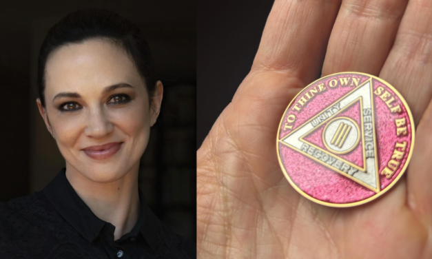 Asia Argento festeggia 3 anni di sobrietà: “Penso diverso, parlo diverso, sogno diverso da sobria. Non cambierei il giorno più difficile da sobria con il giorno più bello in uso”
