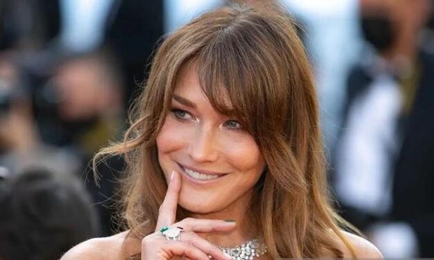 Carla Bruni: “Se mi arrabbio rovescio tavoli, spacco sedie. Una volta a una festa ho visto il mio ragazzo con una bionda sulle ginocchia. Li ho picchiati entrambi”