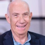 Davide Mengacci: “La tv? Mi sento come se ne fossi uscito ieri. Il primo programma da conduttore è stato su Rai2, è mamma Rai che mi ha battezzato”