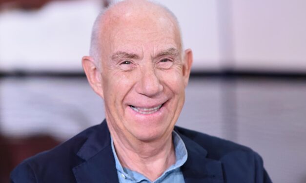 Davide Mengacci: “La tv? Mi sento come se ne fossi uscito ieri. Il primo programma da conduttore è stato su Rai2, è mamma Rai che mi ha battezzato”