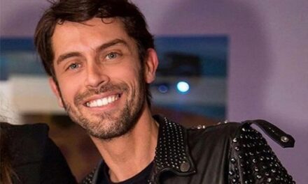 Raffaello Tonon lontano dalla tv, oggi lavora come cameriere: “Oggi mi districo tra i piatti di portata. Ho bisogno della pensione”