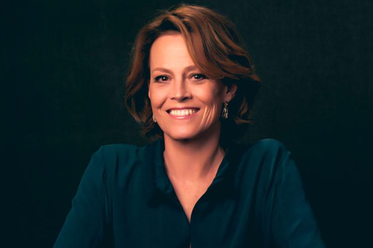 Venezia 81, Sigourney Weaver riceverà il Leone d’oro alla carriera: “Questo premio è un privilegio che condivido con tutti i registi con cui ho lavorato nel corso degli anni”