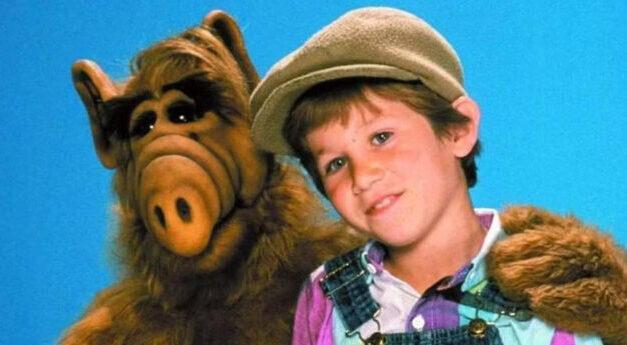 È morto Benji Gregory, l’attore della serie Alf aveva 46 anni