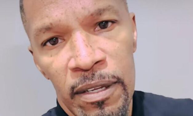 Jamie Foxx sul suo ricovero improvviso: “Tutto è cominciato con un brutto mal di testa, poi il nulla. Sono stato via per 20 giorni”