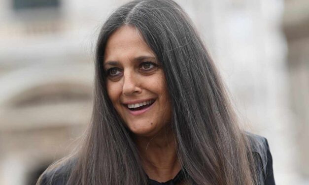 Rosita Celentano: “Sono stata tradita molte volte. Se sento che qualcosa non mi torna divento Sherlock Holmes. Le altre? Ci vado a parlare!”