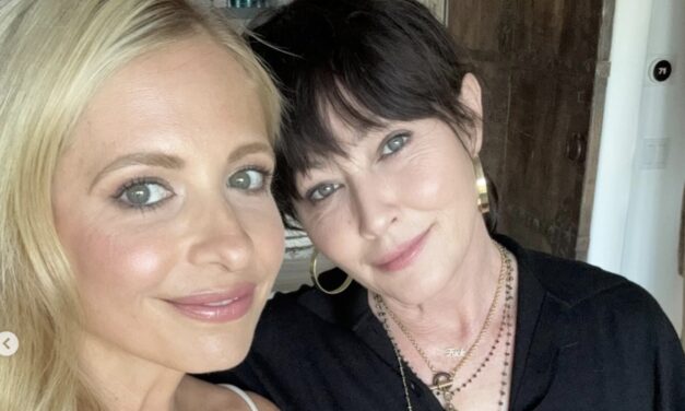 Sarah Michelle Gellar su Shannen: “Come si fa a trovare le parole giuste per riassumere 30 anni di amicizia. Fa così male perché c’era così tanto amore”