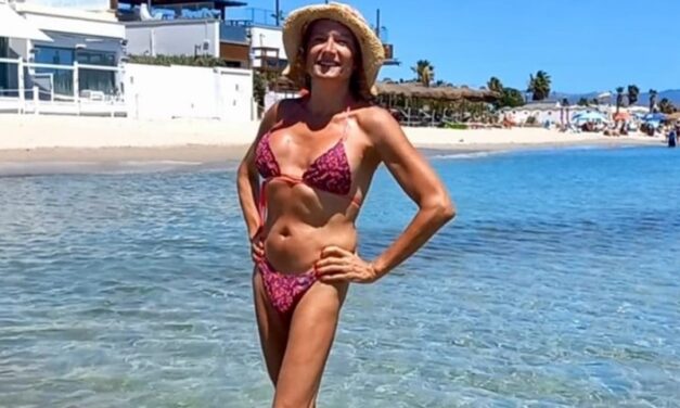 Vladimir Luxuria e gli insulti per le foto in bikini: “Un uomo travestito da donna merita solo compassione”