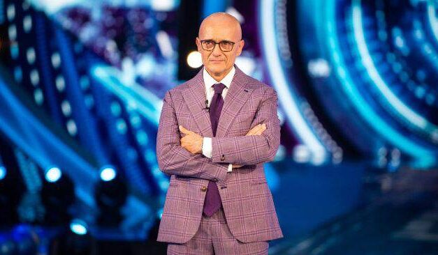 Alfonso Signorini: “Ero stanco del Grande Fratello e l’ho detto a Pier Silvio Berlusconi. Simona Ventura? Non considero il passaggio di conduzione un delitto di lesa maestà!”
