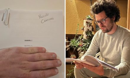 I Cesaroni 7, Niccolò Centioni mostra il copione del primo episodio: “State calmi”