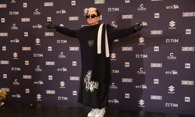 Sanremo 2025, Cristiano Malgioglio: “Mi disturba che tutti mi chiedano come ti vesti. Ho 5 cambi. Ho chiesto di lasciarmi libero, non voglio sapere cosa devo fare”