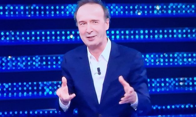 Benigni torna in Rai, l’annuncio a Sanremo 2025