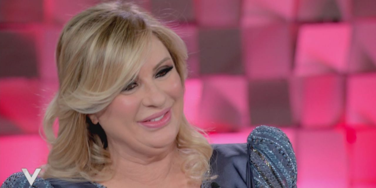 Tina Cipollari: “Spero arrivi l’uomo giusto, sono ottimista. Non mi sono mai innamorata follemente”