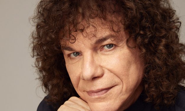 Riccardo Cocciante: “Margherita? Non so se dietro ci fosse realmente una donna, ma all’inizio non mi piacque quel nome. Sanremo? Non mi piace ripetere le esperienze!”