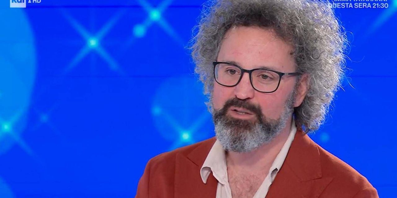 Simone Cristicchi: “Mi è stata diagnosticata la paralisi di Bell che richiede riposo e attenzione”