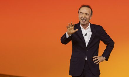 Roberto Benigni – Il Sogno, grande successo per la serata evento dedicata all’Europa