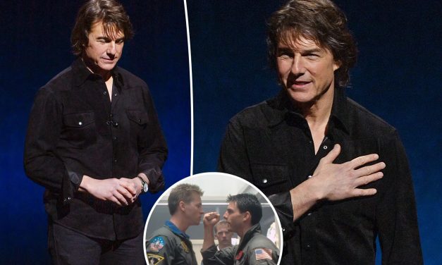 Tom Cruise omaggia Val Kilmer sul palco: “Ti auguro il meglio per il prossimo viaggio”