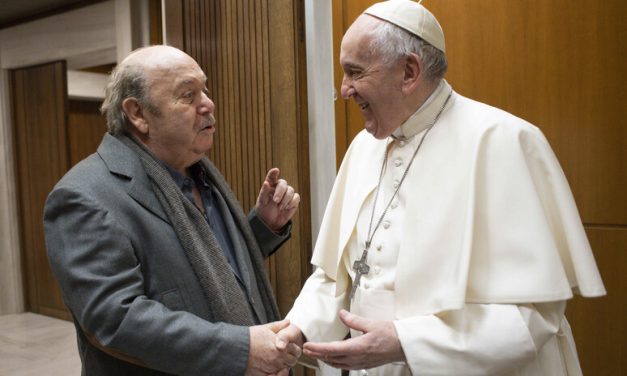 Lino Banfi ricorda Papa Francesco: “Mi sento come se fosse scomparso un mio familiare”