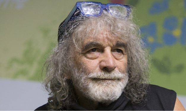 Mauro Corona: “Da un paio di mesi sono in cura perché mi hanno ritirato la patente”