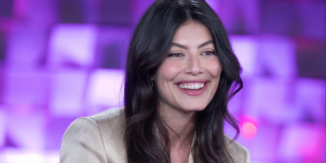 Alessandra Mastronardi: “I Cesaroni sono stati la mia seconda casa, la mia università. Il liceo a Roma è stato tosto, non ero molto capita, ero scomoda!”