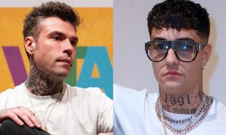 Tony Effe su Fedez: “Appena vede un po’ di hype ci si fionda. Con Chiara eravamo a cena, parlavamo tranquilli, ma con i paparazzi addosso è diventato scoop”