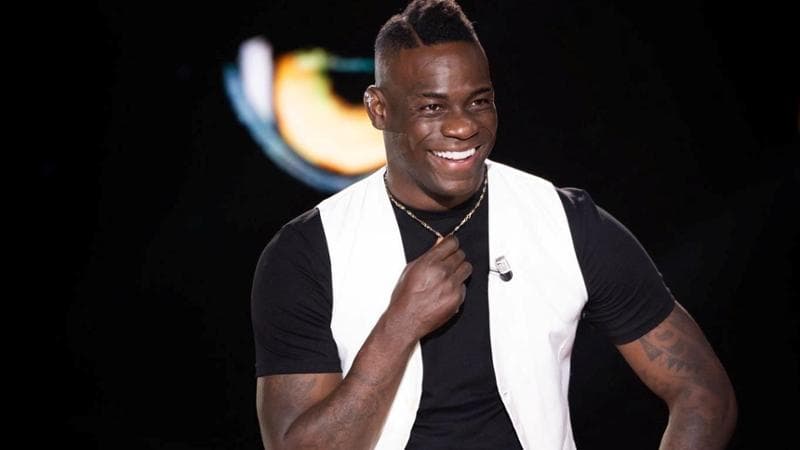 Mario Balotelli: “Giocherò due o tre anni prima di smettere. Sarà un trauma atletico ma il mondo finto del calcio non mi mancherà. Il peggior fallo subito? Da Totti!”