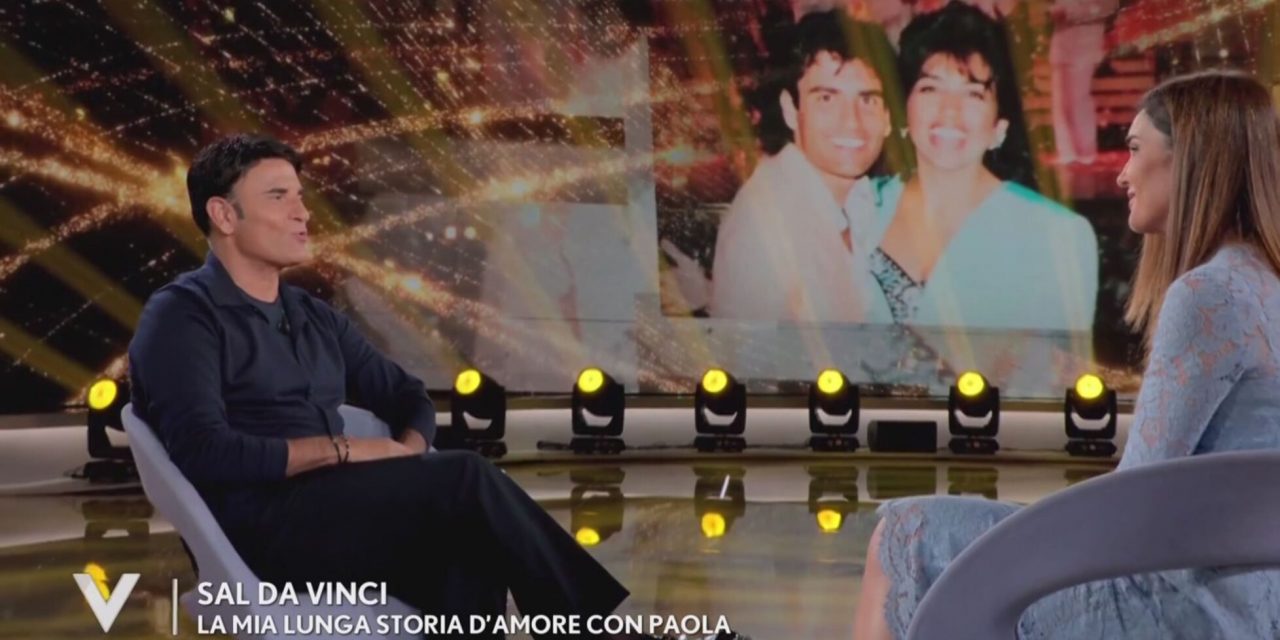 Sal Da Vinci: “Mio padre andò via da Napoli quando mamma era incinta di me. Ho bruciato l’infanzia, mi sono dovuto adattare al mondo dei grandi troppo in fretta”