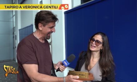 Striscia, solo la base del Tapiro d’oro a Veronica Gentili. Dopo il ritiro dei concorrenti dall’Isola dei Famosi
