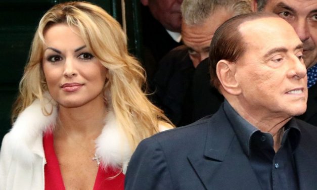 Francesca Pascale: “Spiavo il cellulare di Berlusconi. Una volta chiamato un investigatore privato, ma lui si è rifiutato di seguirlo!”