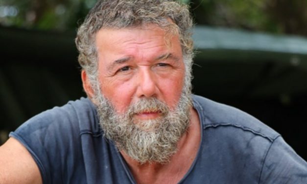 Paolo Vallesi: “Sono stato vittima di bullismo. I miei amici mi vedevano come uno sfigato con gli occhiali. Passavo le giornate in solitudine”