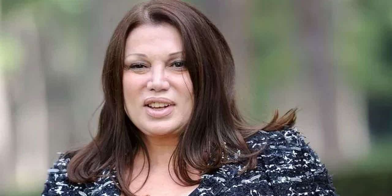 Serena Grandi: “Ho avuto molti uomini nella vita ma la storia più sexy l’ho vissuta con Zucchero. Maradona? Mi fece una corte serrata, baciava benissimo!”