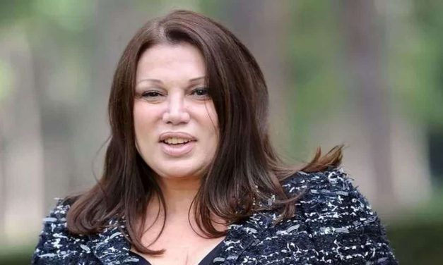 Serena Grandi: “Ho avuto molti uomini nella vita ma la storia più sexy l’ho vissuta con Zucchero. Maradona? Mi fece una corte serrata, baciava benissimo!”