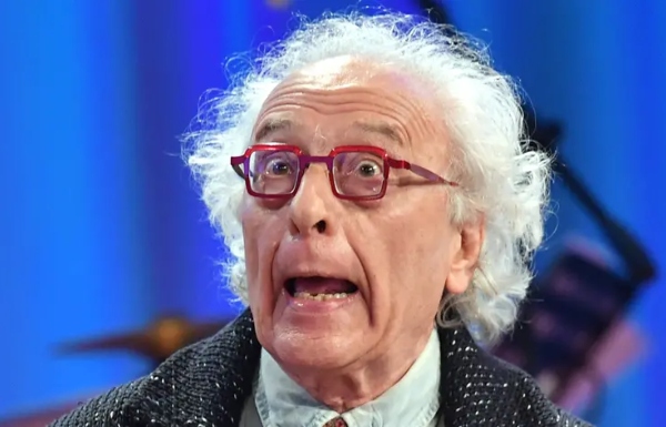 Mughini costretto a vendere la sua collezione di libri: «Non lavoro più in tv, non ho risparmi»