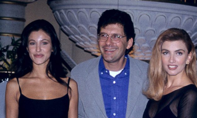 Adriana Volpe ricorda Fabrizio Frizzi: “Ai tempi di ‘Scommettiamo che?’ regalò, per Natale, un lingottino d’argento con un’incisione a tutti. Era sempre accogliente”