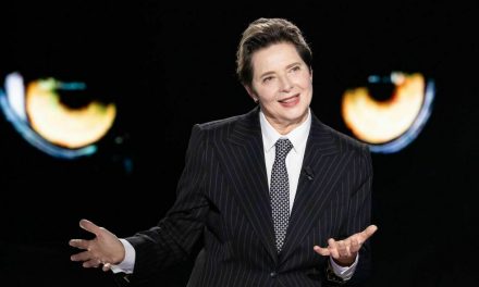 Isabella Rossellini: “Mio padre mi lasciò solo 300 mila lire. Ho dovuto rinunciare all’eredità, altrimenti avrei preso anche i debiti”