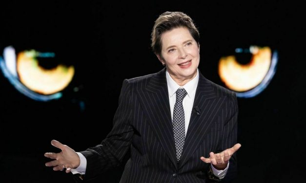 Isabella Rossellini: “Mio padre mi lasciò solo 300 mila lire. Ho dovuto rinunciare all’eredità, altrimenti avrei preso anche i debiti”