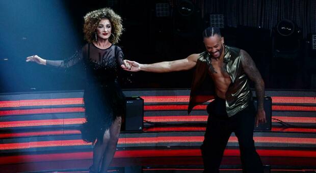 Marcella Bella: “I commenti sull’età? Poco eleganti, ci sono rimasta male, ma preferisco volare alto. Io mi sento sexy e sono vanitosa. Sanremo? Magari nel 2027!”