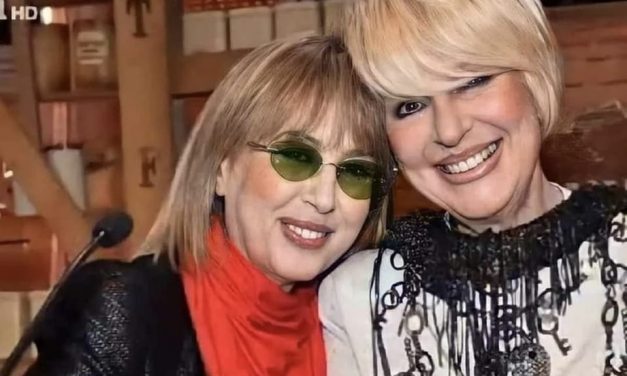 Loretta Goggi: “Le Kessler? Esempio di impegno e rigore. Vorrei andarmene anche io con mia sorella Daniela, siamo legate in modo incredibile!”