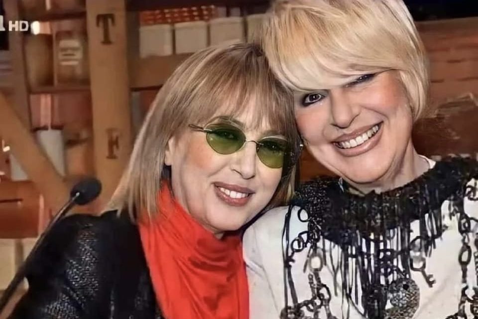 Loretta Goggi: “Le Kessler? Esempio di impegno e rigore. Vorrei andarmene anche io con mia sorella Daniela, siamo legate in modo incredibile!”