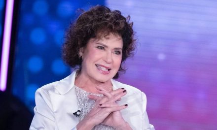 Corinne Clery: “Non parlo con mio figlio da otto anni, mi ha denunciata per diffamazione. Lui ha continuato a mortificarmi, a sminuirmi. Non mi sento più mamma”