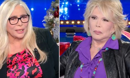 Amanda Lear: “Mio marito? Non credo sia stato felice con me. L’eredità? Non ho più nulla, ho solo una piccola casa in Provenza e i miei gatti, ho speso tutto!”