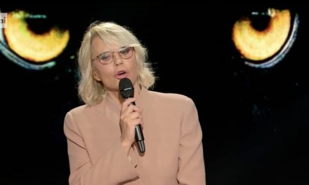 Maria De Filippi: “Riporterei in vita Maurizio Costanzo. Vorrei chiedergli se nell’ultimo periodo ha sofferto. Ho sempre fatto in modo che non provasse dolore”