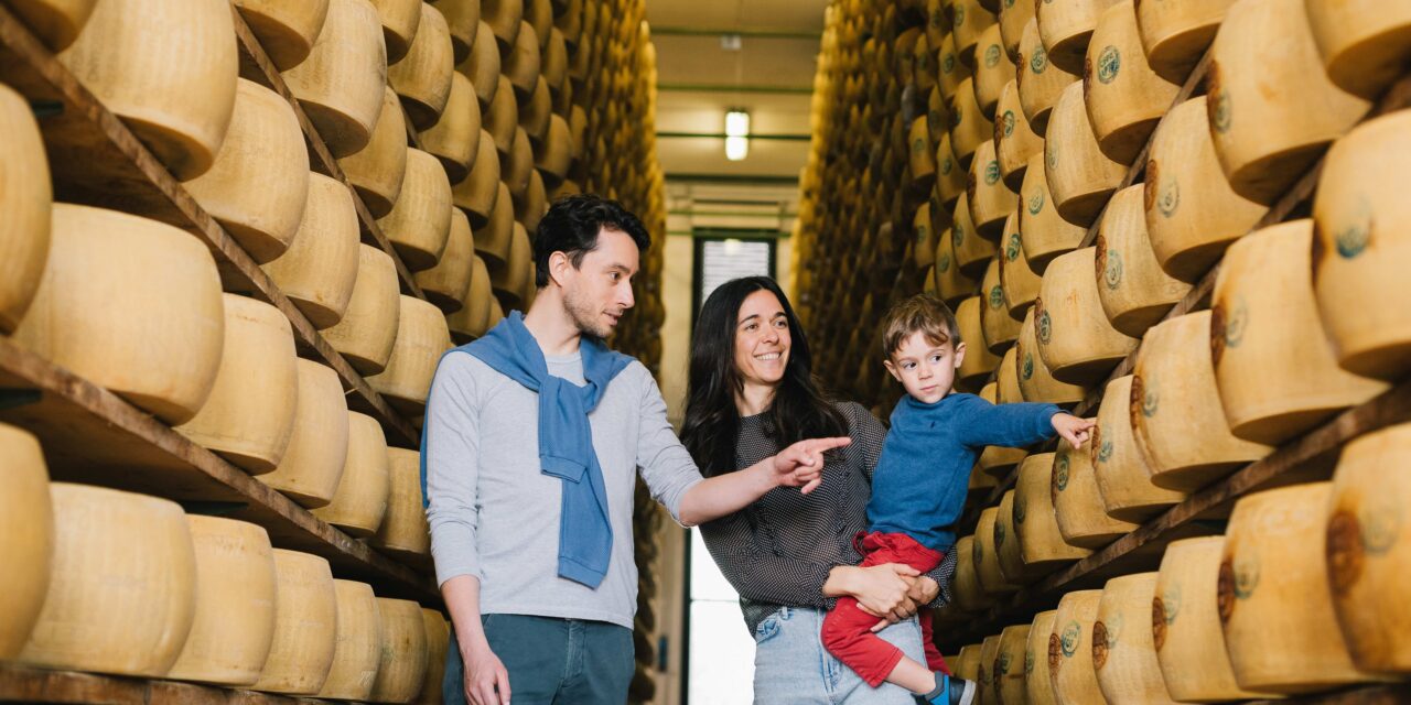 Parmiggiano Reggiano, torna Caseifici aperti