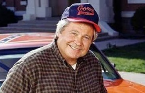 Addio a Ben Jones, è morto Cooter di “Hazzard”: aveva 84 anni
